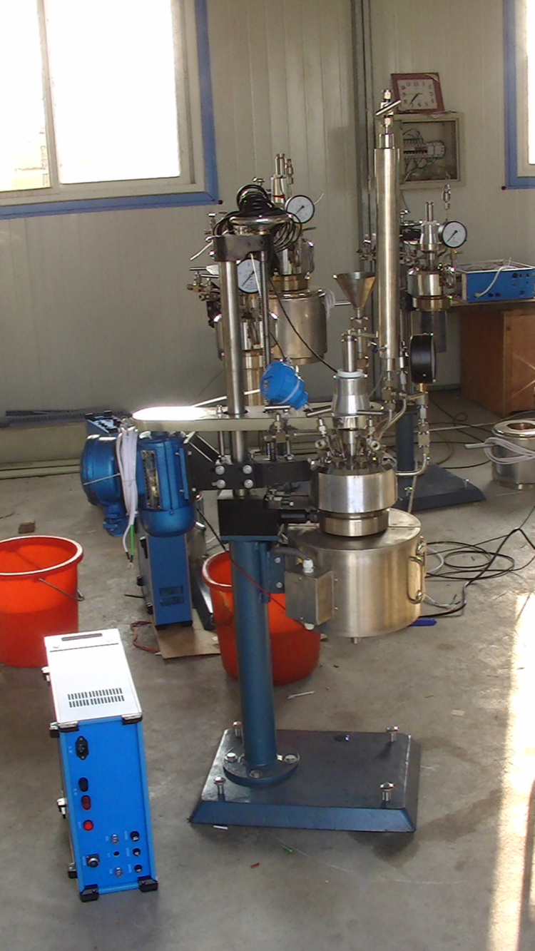 KCF系列--釜體可翻轉出料、開啟式加熱爐側面照片