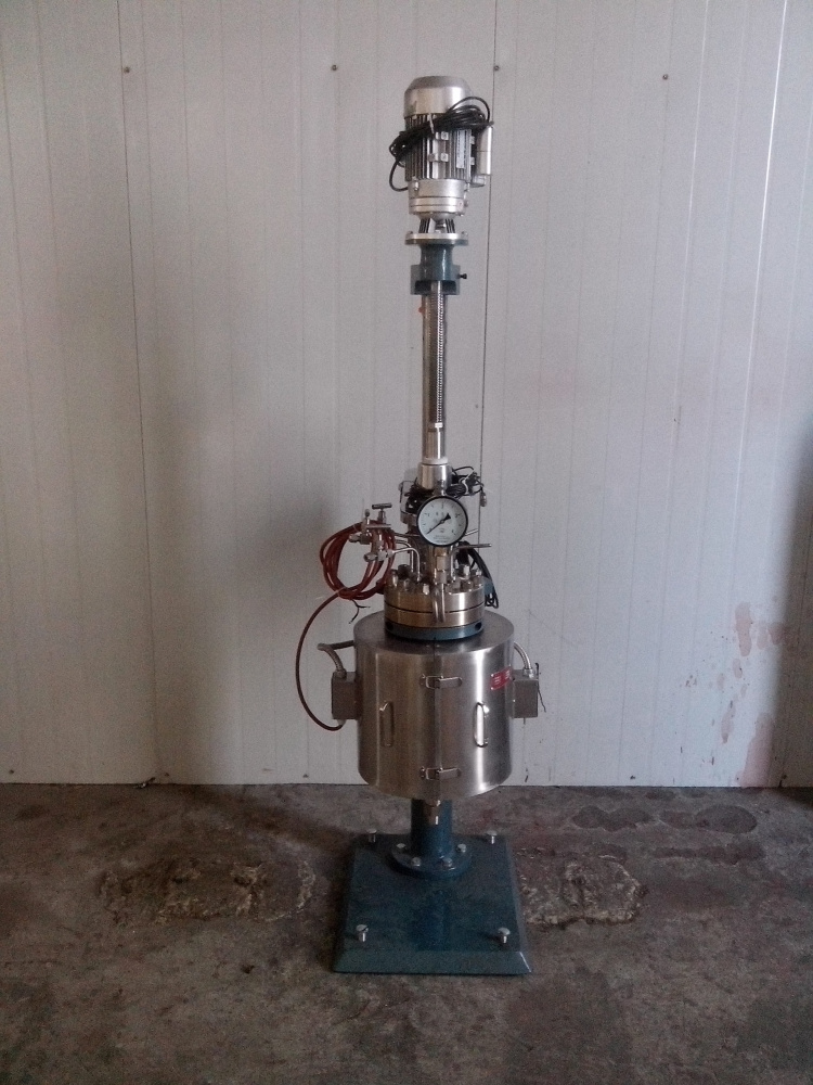 TFCF系列--電動(dòng)升降釜蓋、開(kāi)啟式電加熱爐1